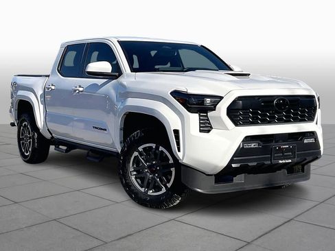 Used 2025 Toyota Tacoma TRD Sport image 2