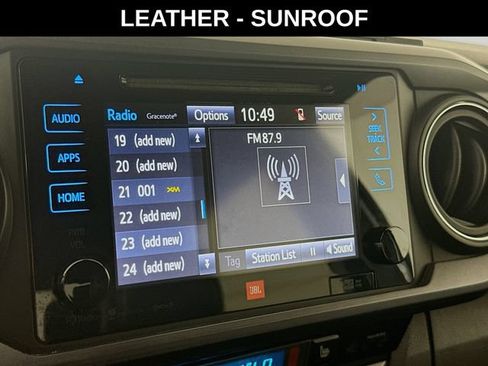 Used 2018 Toyota Tacoma TRD Sport AWD/4WD image 17