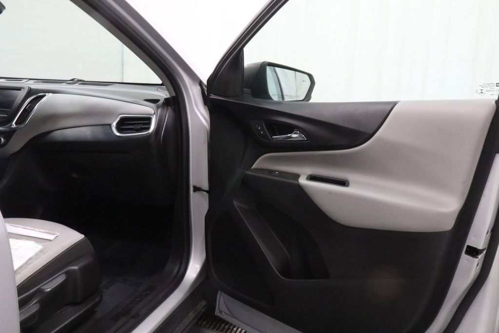 Used 2022 Chevrolet Equinox LS AWD/4WD image 13