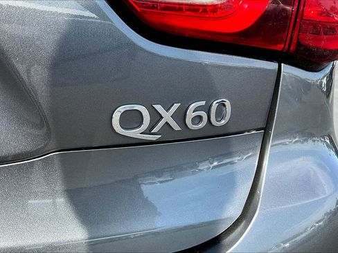 Used 2017 INFINITI QX60 Luxe w/ Deluxe Technology Package image 32