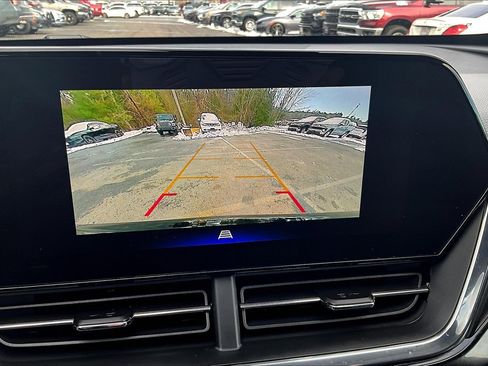 Used 2026 Chevrolet Trax RS w/ Sunroof Package image 9