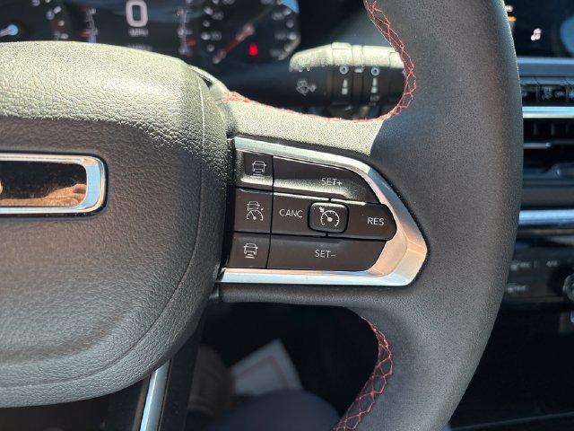 Used 2025 Jeep Compass Trailhawk AWD/4WD image 12