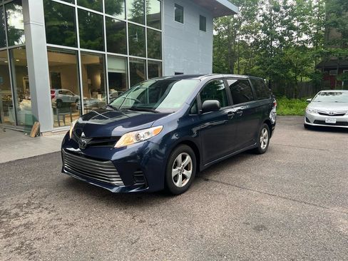 Used 2020 Toyota Sienna L FWD image 1
