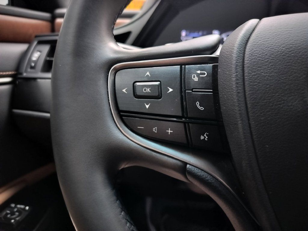 Used 2023 Lexus ES 350 w/ Premium Package FWD image 14