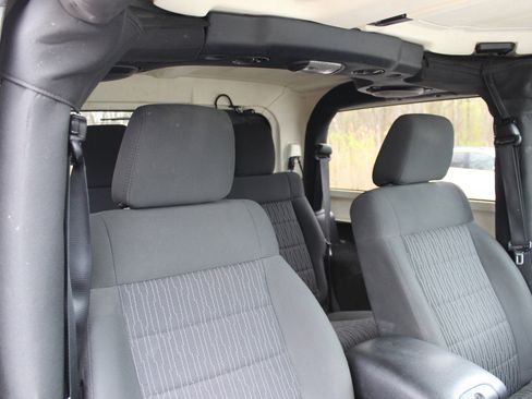 Used 2011 Jeep Wrangler Sahara w/ Connectivity Group AWD/4WD image 29