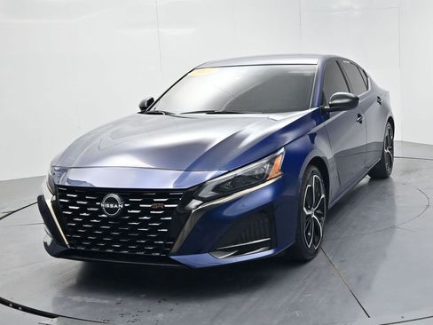 Used 2024 Nissan Altima 2.5 SR FWD image 3