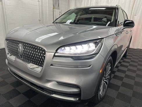 Used 2024 Lincoln Aviator AWD w/ Premium Package image 4