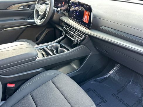 Used 2024 Chevrolet Traverse LT image 18