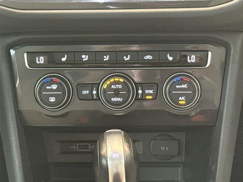 Used 2020 Volkswagen Tiguan SE w/ Panoramic Sunroof Package AWD/4WD image 17