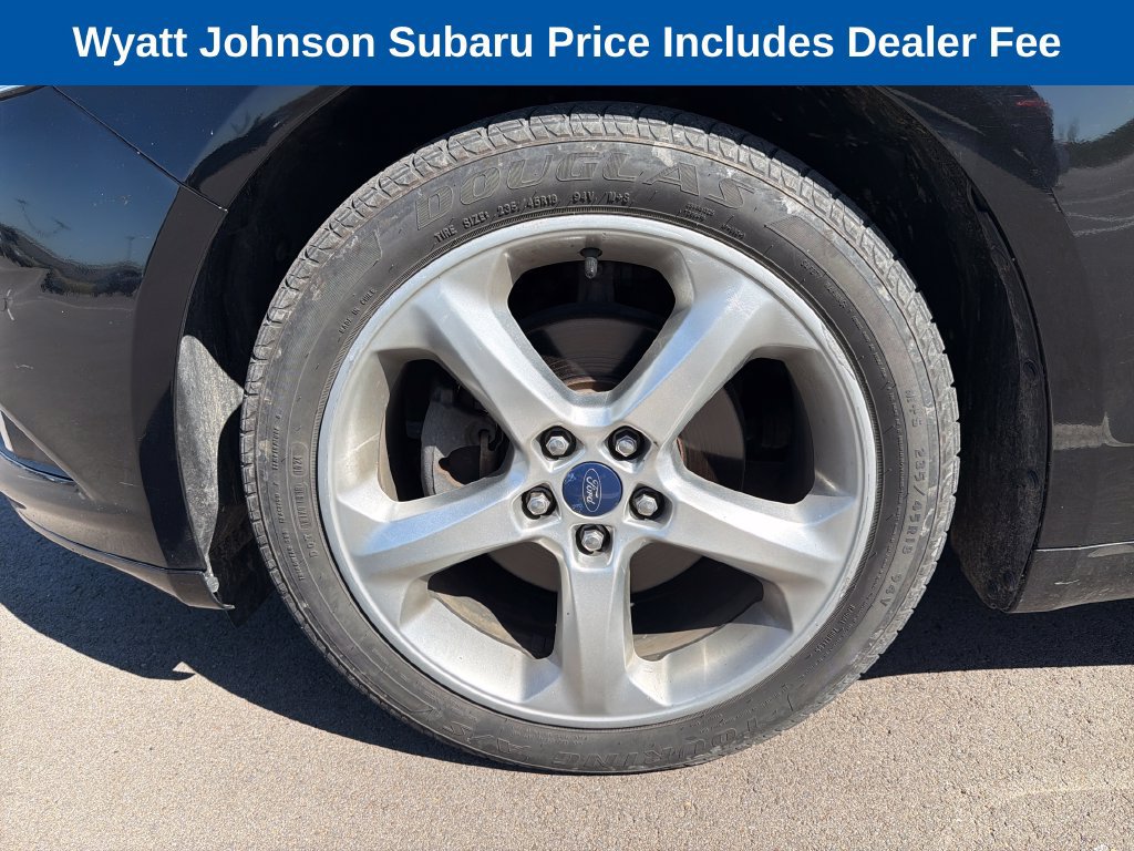 Used 2016 Ford Fusion SE w/ Equipment Group 201A FWD image 2