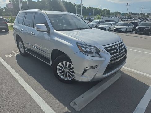 Used 2018 Lexus GX 460 Premium w/ Premium Package AWD/4WD image 2