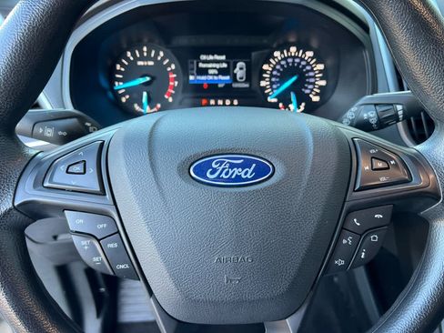 Used 2019 Ford Edge SE image 23