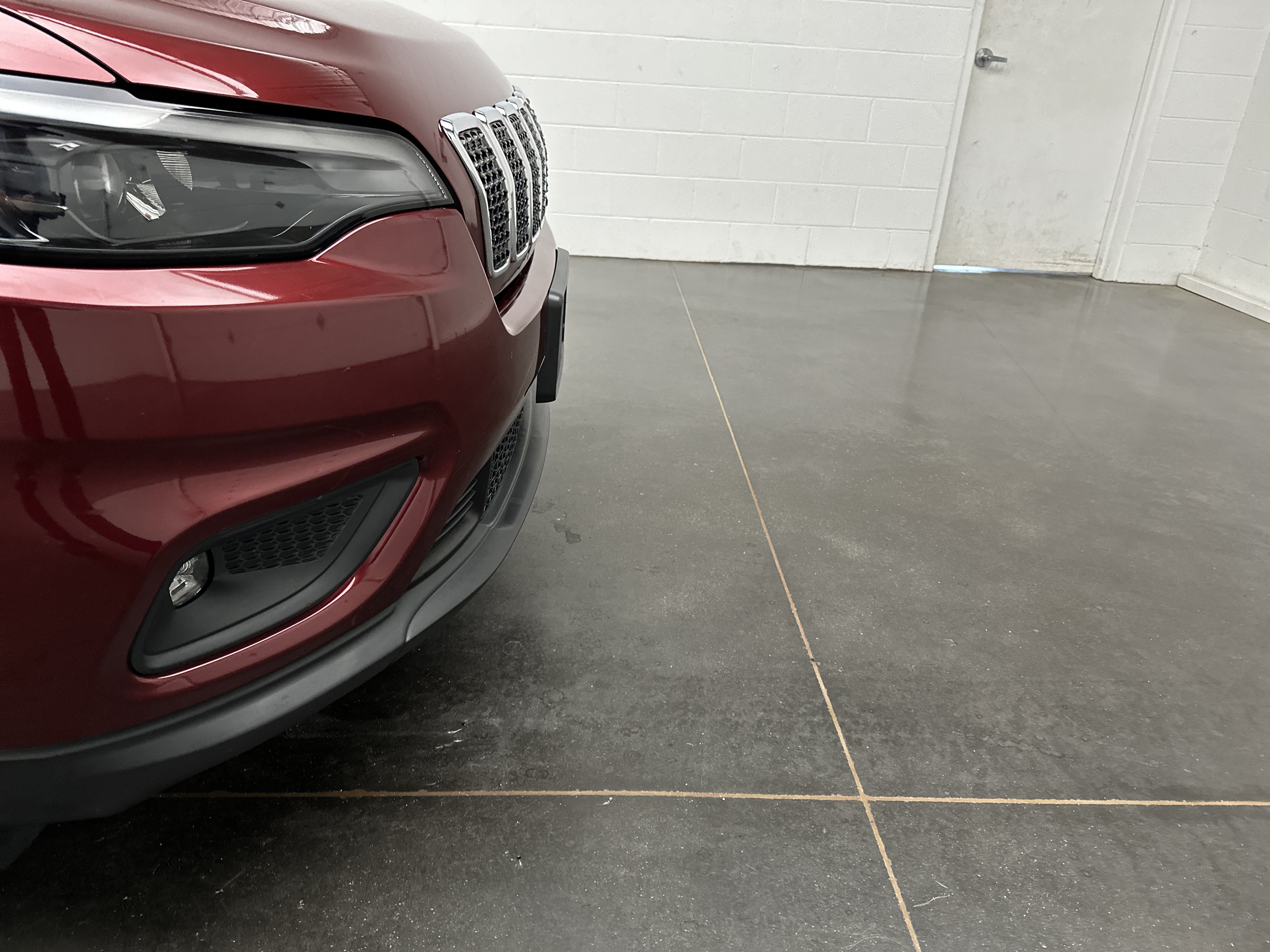 Used 2019 Jeep Cherokee Latitude Plus w/ Cold Weather Group AWD/4WD image 2