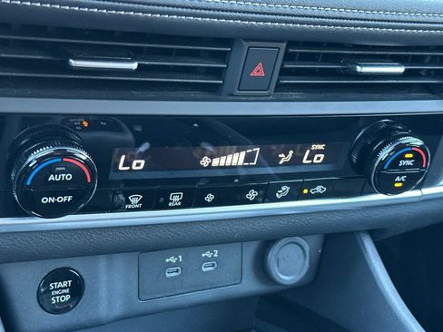 Used 2025 Nissan Rogue SV FWD image 23