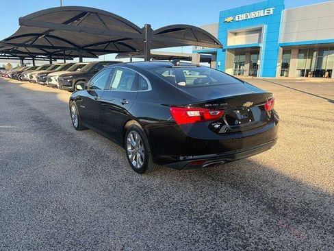 Used 2017 Chevrolet Malibu Premier w/ Driver Confidence Package image 7
