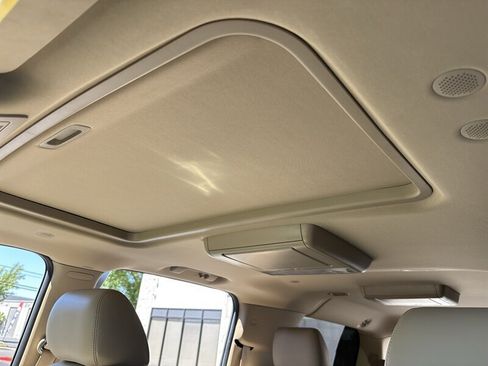 Used 2014 GMC Yukon XL Denali AWD/4WD image 9