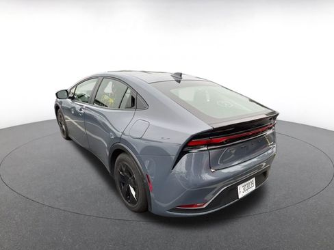 Used 2025 Toyota Prius LE image 3