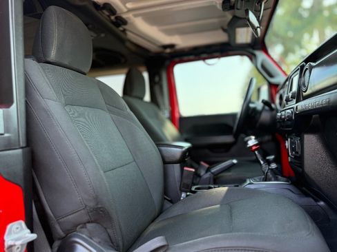 Used 2021 Jeep Wrangler Sport AWD/4WD image 17