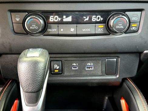 Used 2025 Nissan Frontier PRO-4X AWD/4WD image 18