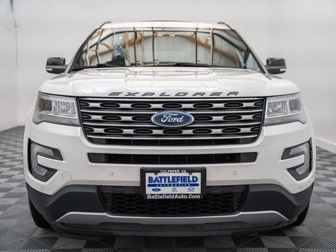Used 2017 Ford Explorer XLT w/ Equipment Group 202A AWD/4WD image 2