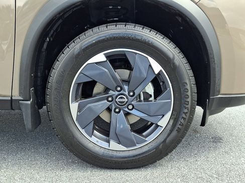 Certified 2024 Nissan Rogue SV w/ SV Premium Package AWD/4WD image 10