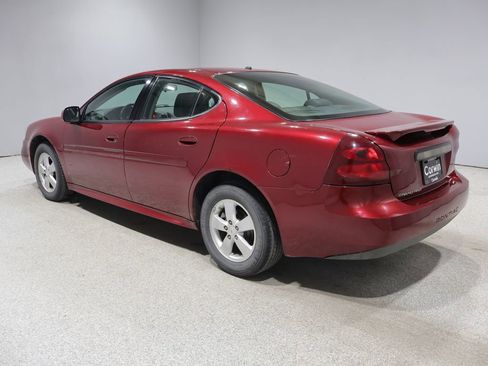 Used 2008 Pontiac Grand Prix w/ Premium Package FWD image 4