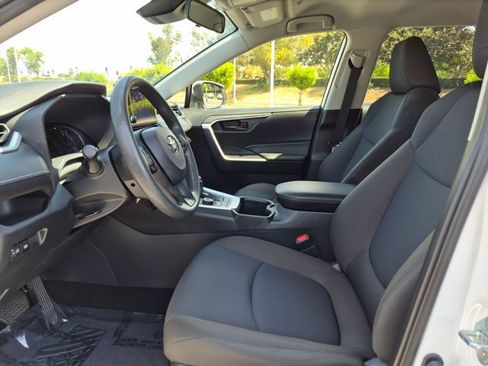 Used 2024 Toyota RAV4 LE AWD/4WD image 15