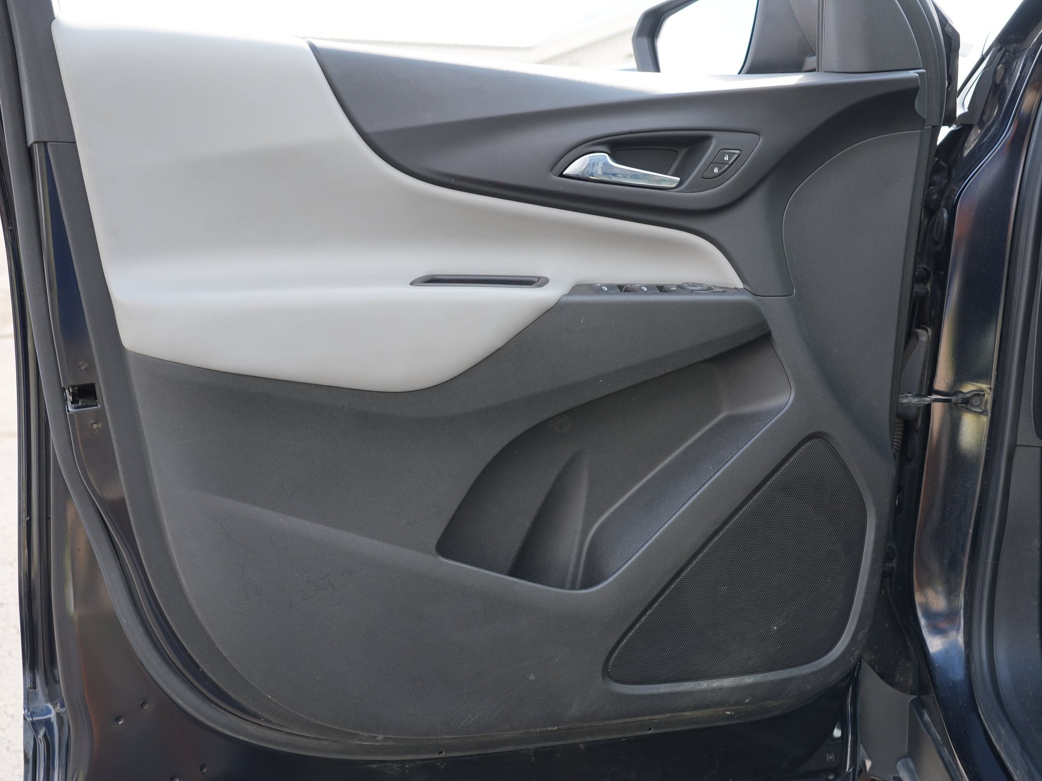 Used 2020 Chevrolet Equinox LS AWD/4WD image 13