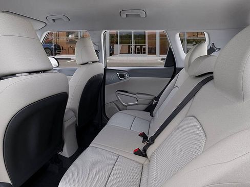 Used 2025 Kia Soul LX FWD image 18