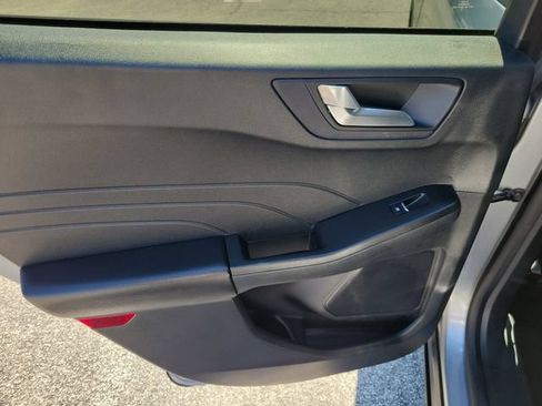 Used 2021 Ford Escape SE w/ Convenience Package FWD image 13