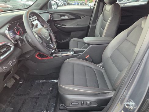 Used 2022 Chevrolet TrailBlazer RS w/ Technology Package FWD image 4