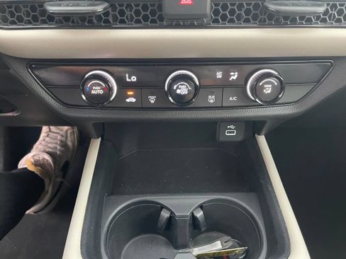 Used 2024 Honda HR-V LX image 11