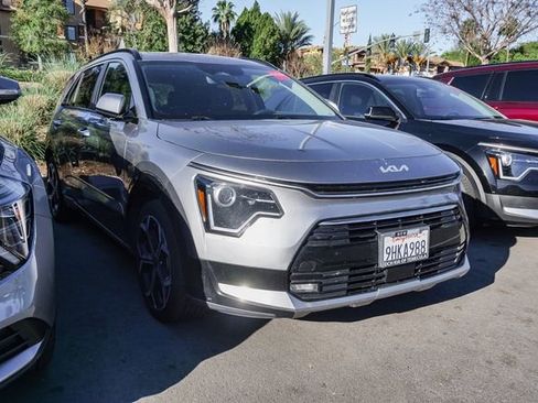 Used 2023 Kia Niro EX Touring image 2