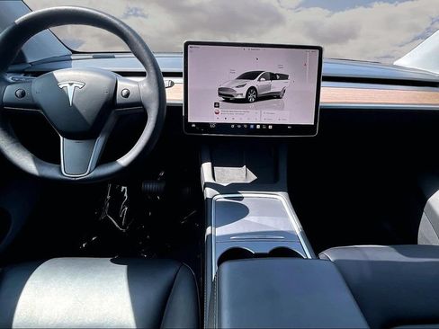 Used 2023 Tesla Model Y Long Range AWD/4WD image 7