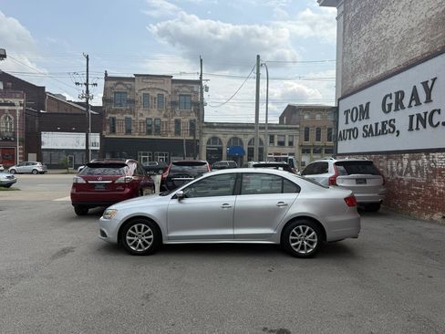 Used 2013 Volkswagen Jetta SE FWD image 5