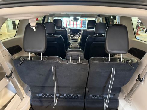 Certified 2023 Chrysler Pacifica Touring-L FWD image 20
