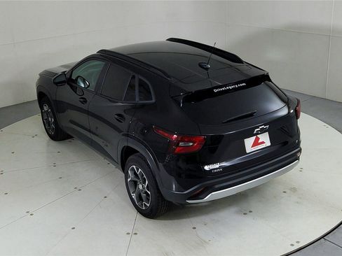 Used 2024 Chevrolet Trax LT image 39