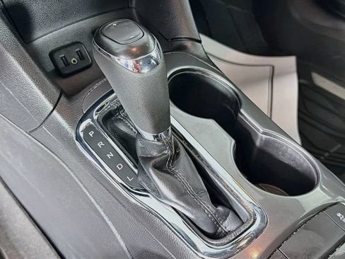 Used 2019 Chevrolet Cruze LT FWD image 16