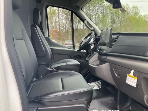 New 2026 Ford Transit 250 148 Medium Roof RWD image 12
