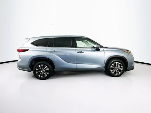 Used 2020 Toyota Highlander XLE FWD image 10