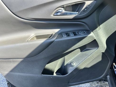 Used 2022 Chevrolet Equinox LT image 10