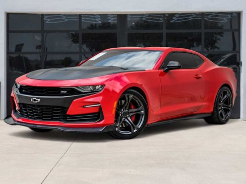Used 2019 Chevrolet Camaro SS RWD image 1