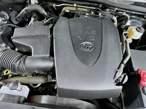 Used 2021 Toyota Tacoma SR5 RWD image 31