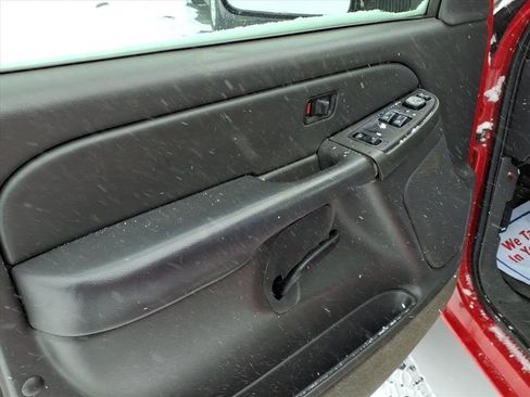 Used 2005 GMC Sierra 2500 SLE w/ Skid Plate Package image 6