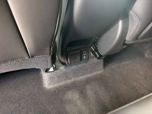 Used 2023 Buick Encore GX Essence w/ Experience Buick Package FWD image 16