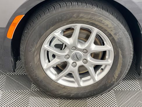 Used 2023 Chrysler Pacifica Touring-L FWD image 11