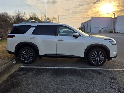 Used 2024 Nissan Pathfinder SL w/ SL Premium Package image 12
