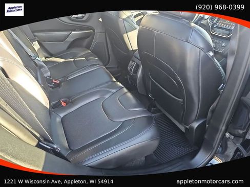 Used 2019 Jeep Cherokee Limited image 29