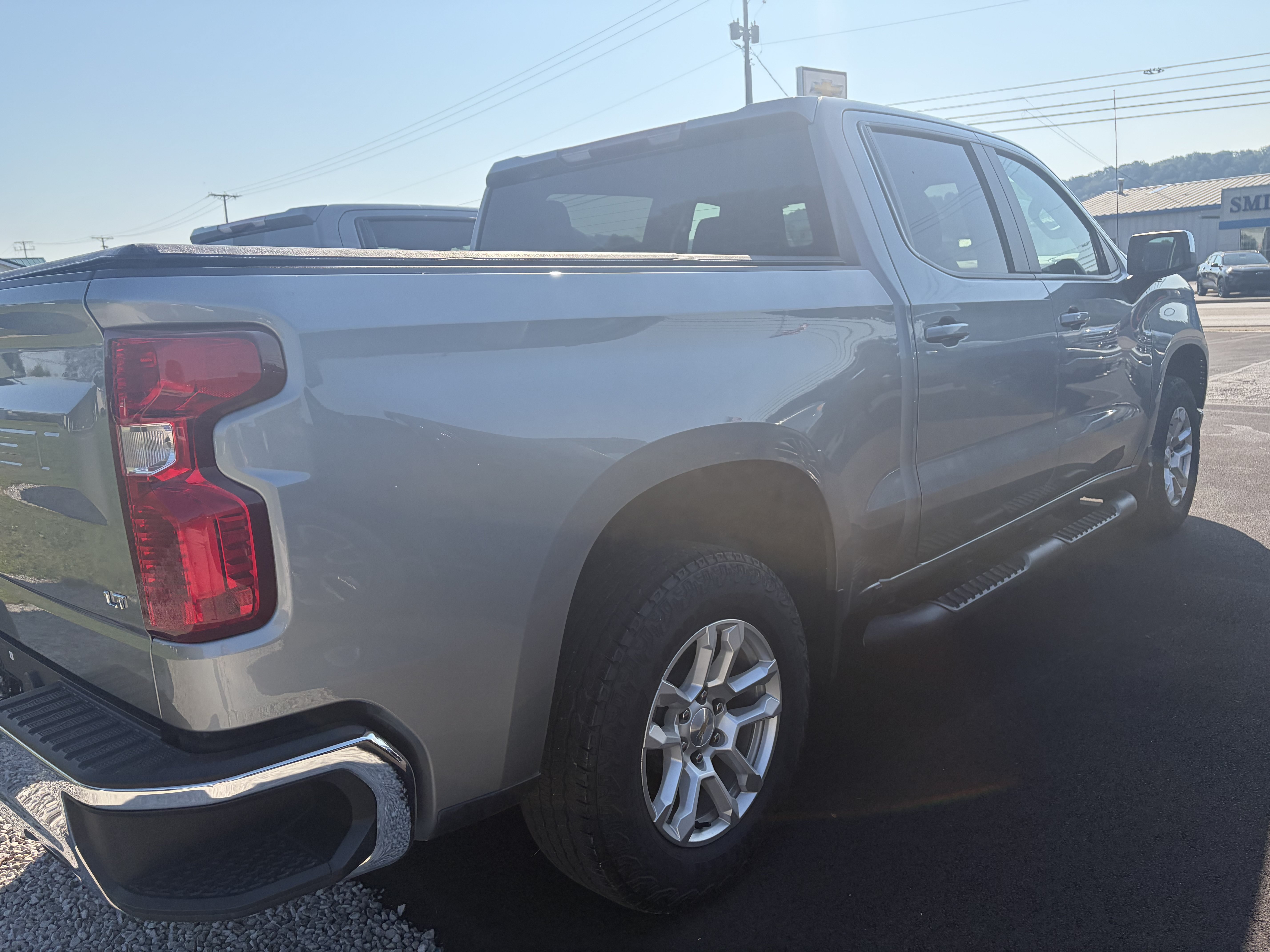 Used 2023 Chevrolet Silverado 1500 LT AWD/4WD image 5