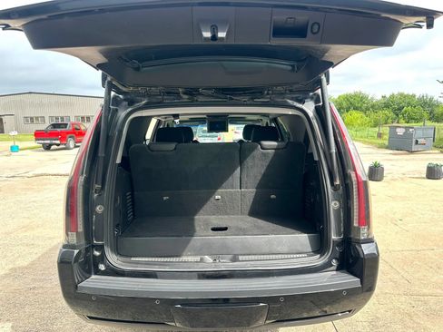 Used 2019 Cadillac Escalade Premium Luxury w/ Escalade Sport Edition AWD/4WD image 18